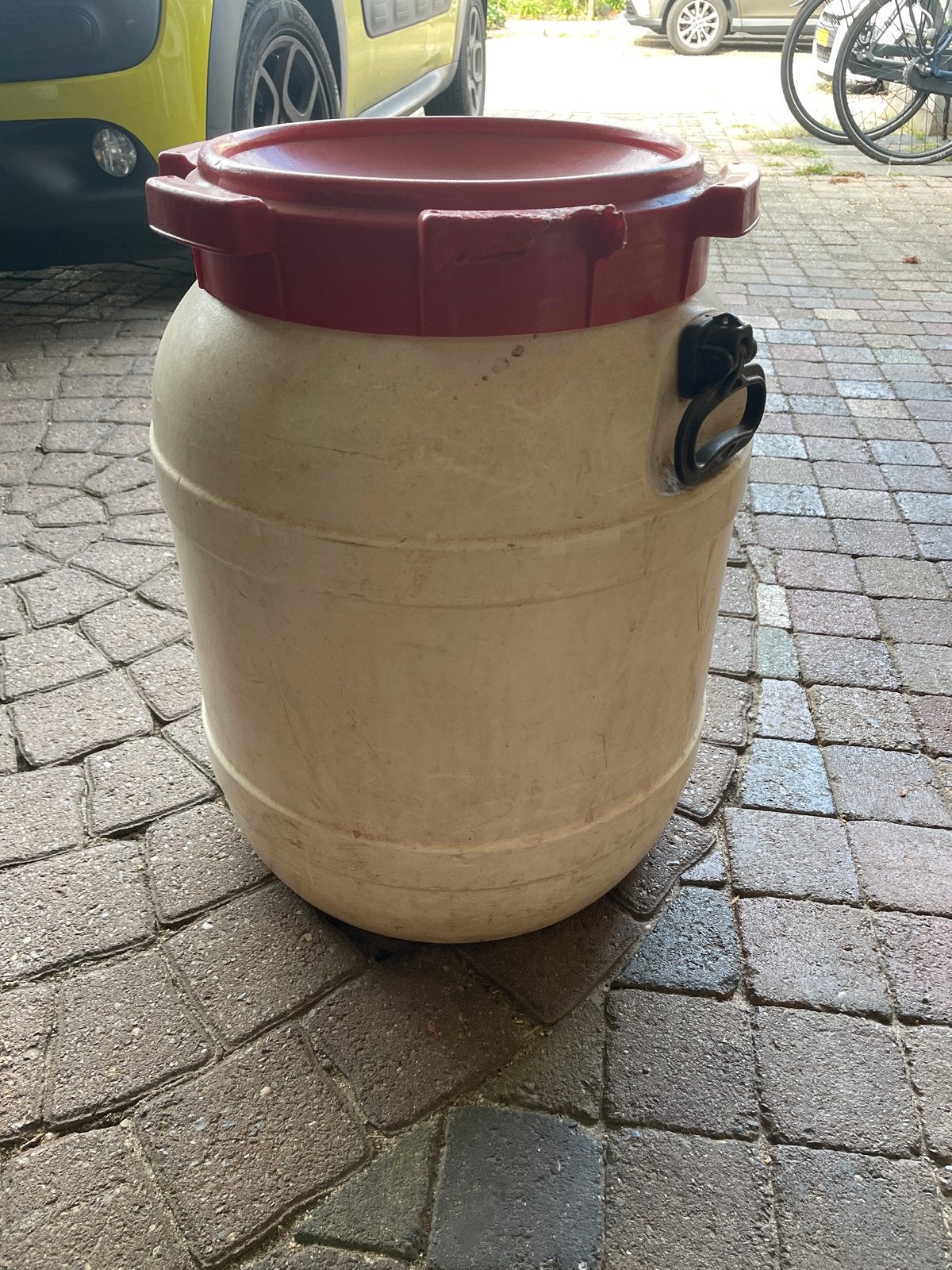 Grote kunststof ton met deksel en handvatten, Ophalen, 50 – 75, Kunststof, Gebruikt