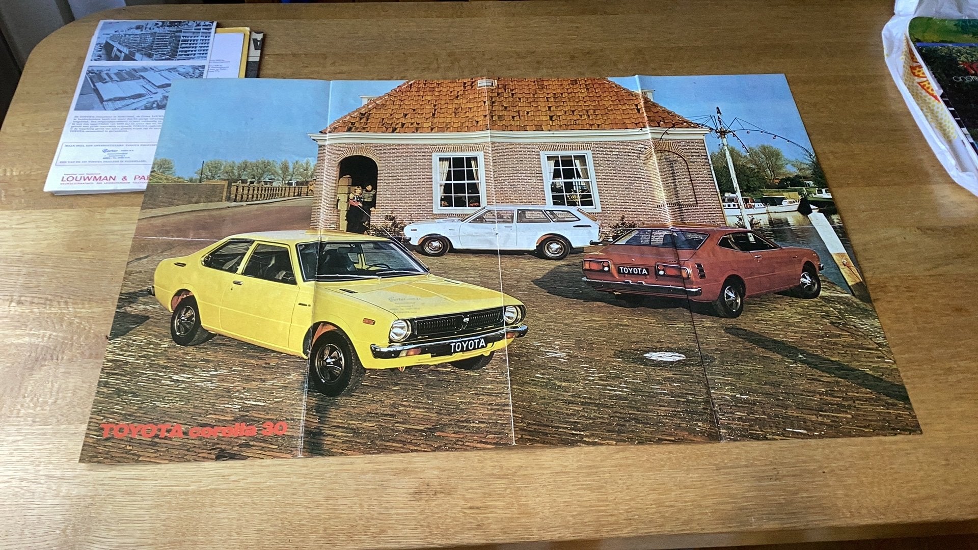 Toyota Corolla 30 Folder en poster 85x70 cm 1974, Ophalen of Verzenden, Gelezen, Toyota