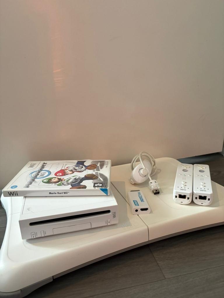 Nintendo Wii, Spelcomputers en Games, Ophalen, Gebruikt, Met 2 controllers, Met games