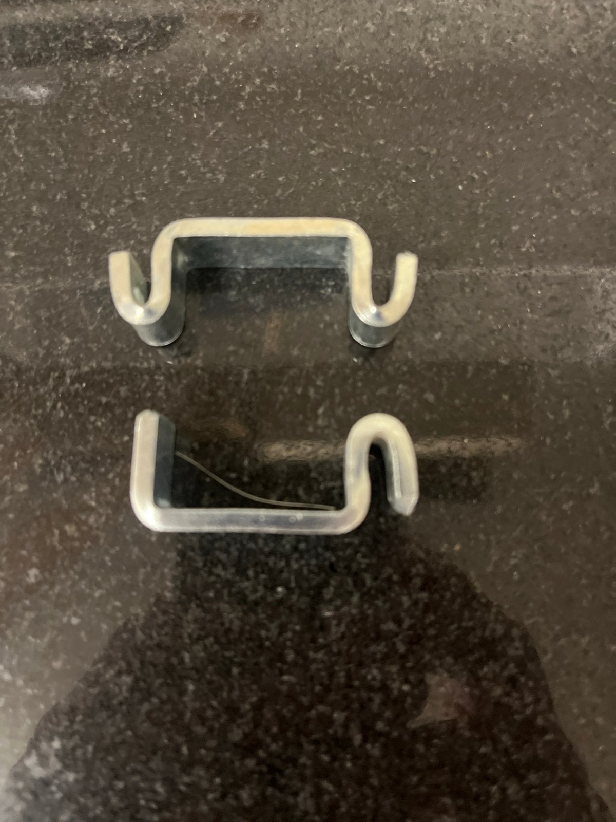 Bruynzeel metalen legbordhaakjes voor dikke tussenstaanders, Verzenden
