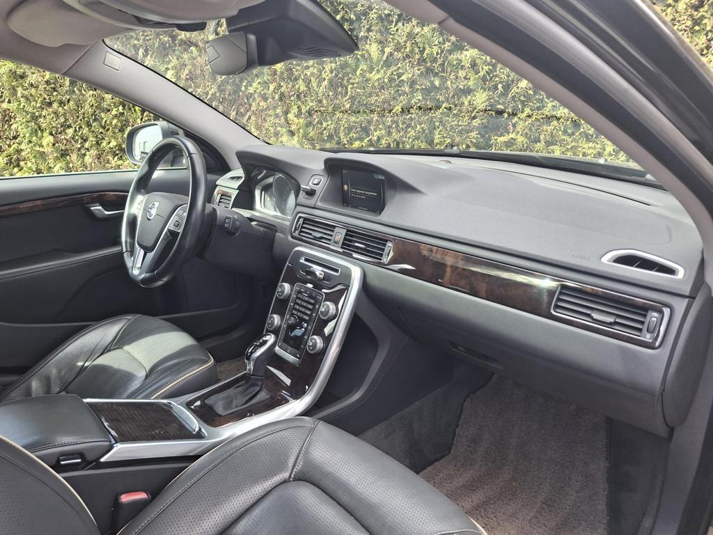 Volvo V70 T4 Aut Inscription Edition | Stoelverwarming & Ven, 12 maanden, Gebruikt, Euro 6, Zwart
