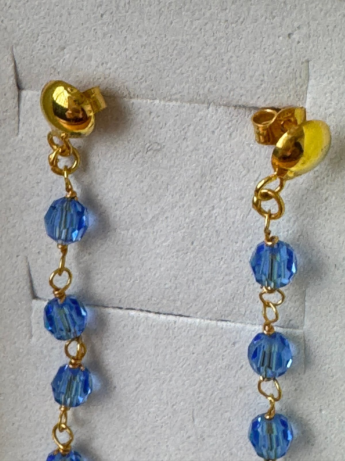14 karaat gouden oorbellen blauwe kralen. Surinaams goud., Blauw, Nieuw, Ophalen of Verzenden, Knopjes of Stekers