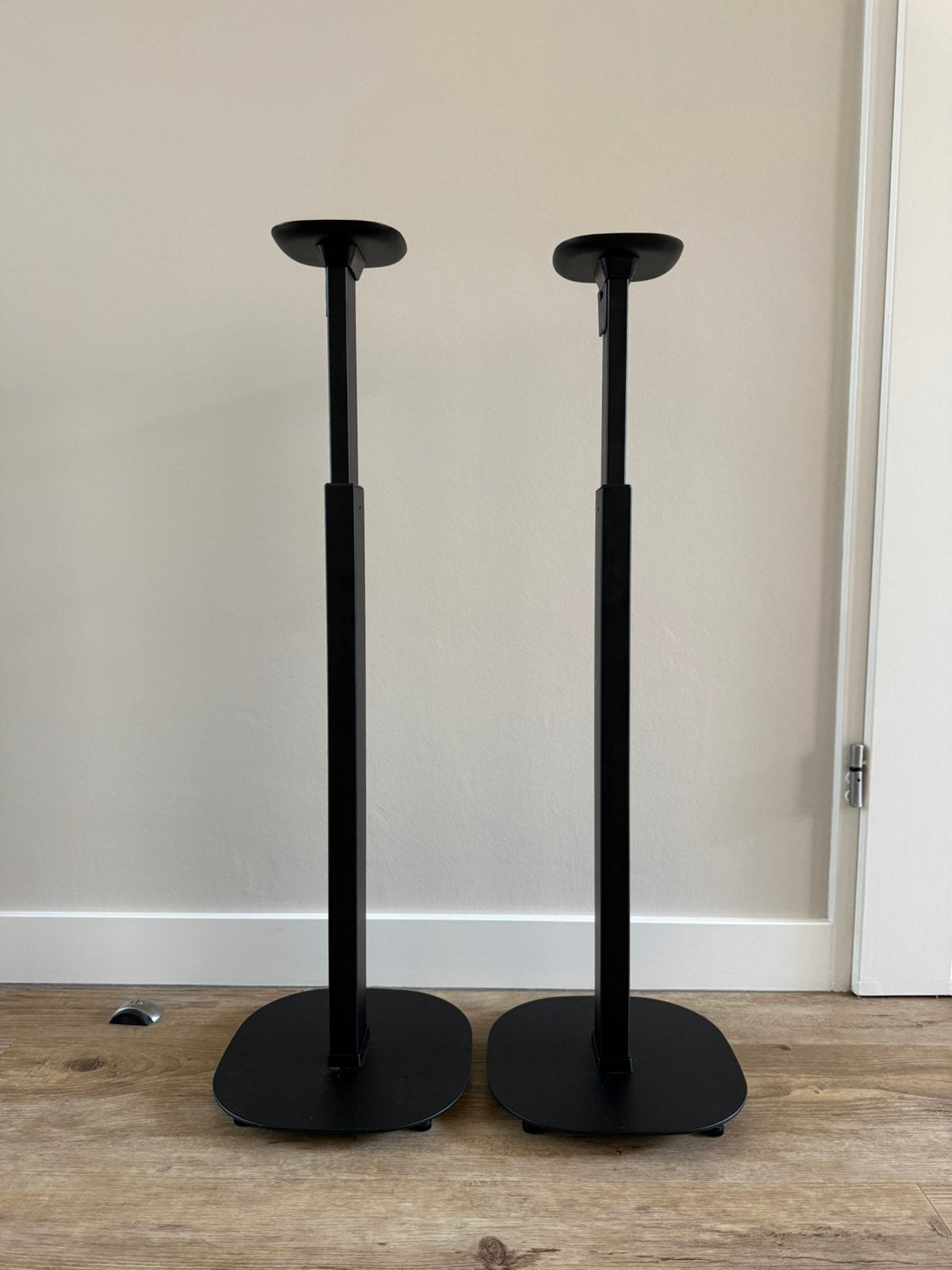 Foto 2 van Twee stuks speakerstandaard Sonos One/ One SL - verstelbaar