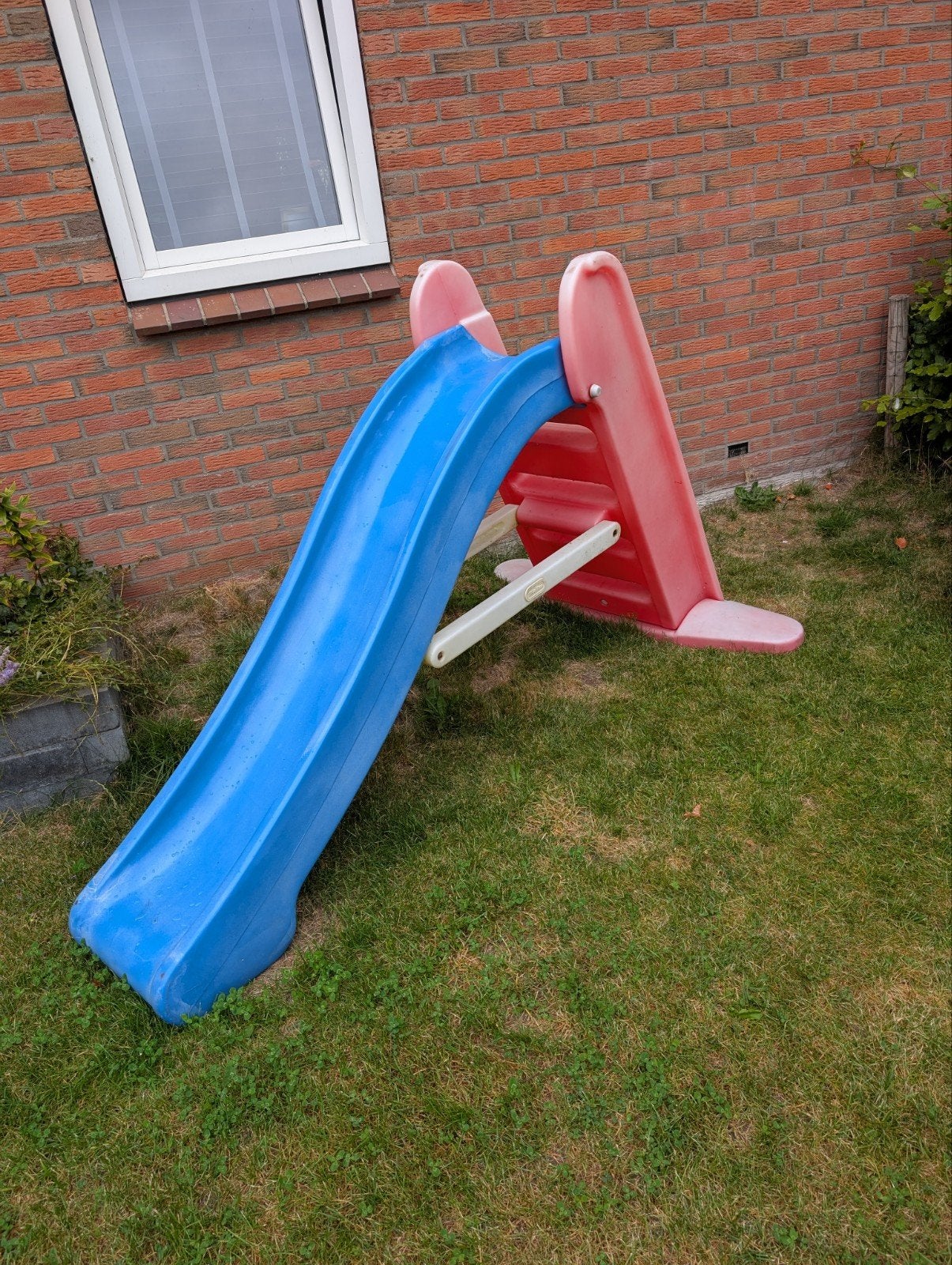 Kinderglijbaan rood/blauw, Kinderen en Baby's, Speelgoed | Buiten | Speeltoestellen, Ophalen, Gebruikt, Glijbaan