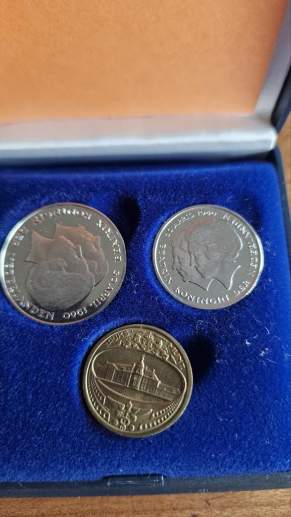 Rijksdaalder en gulden munten troonsafstand Juliana 1980, Ophalen of Verzenden, Koningin Juliana, Overige waardes, Setje