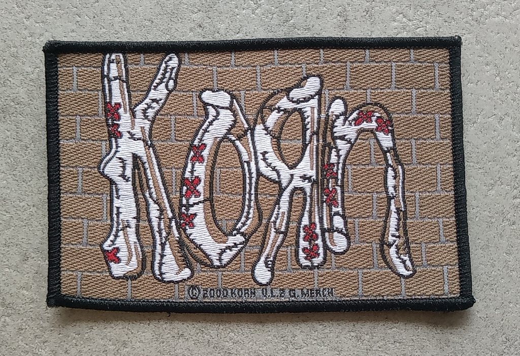 Korn mooie vintage 2000 logo Brick Wall Patch k93 metal, Verzenden, Nieuw, Kleding