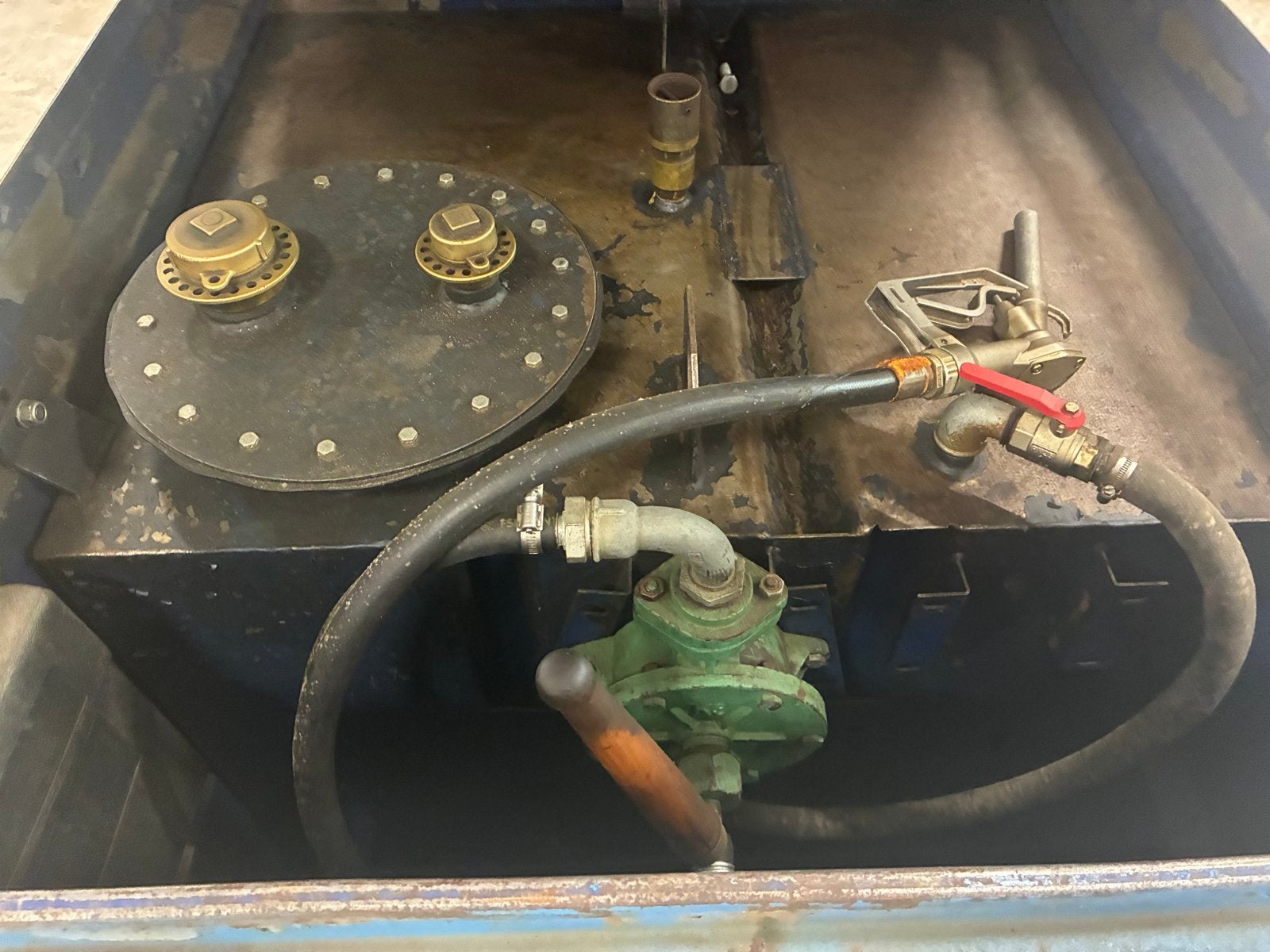 Blauwe brandstoftank met pomp dieseltank 950liter, Ophalen, G, G, G