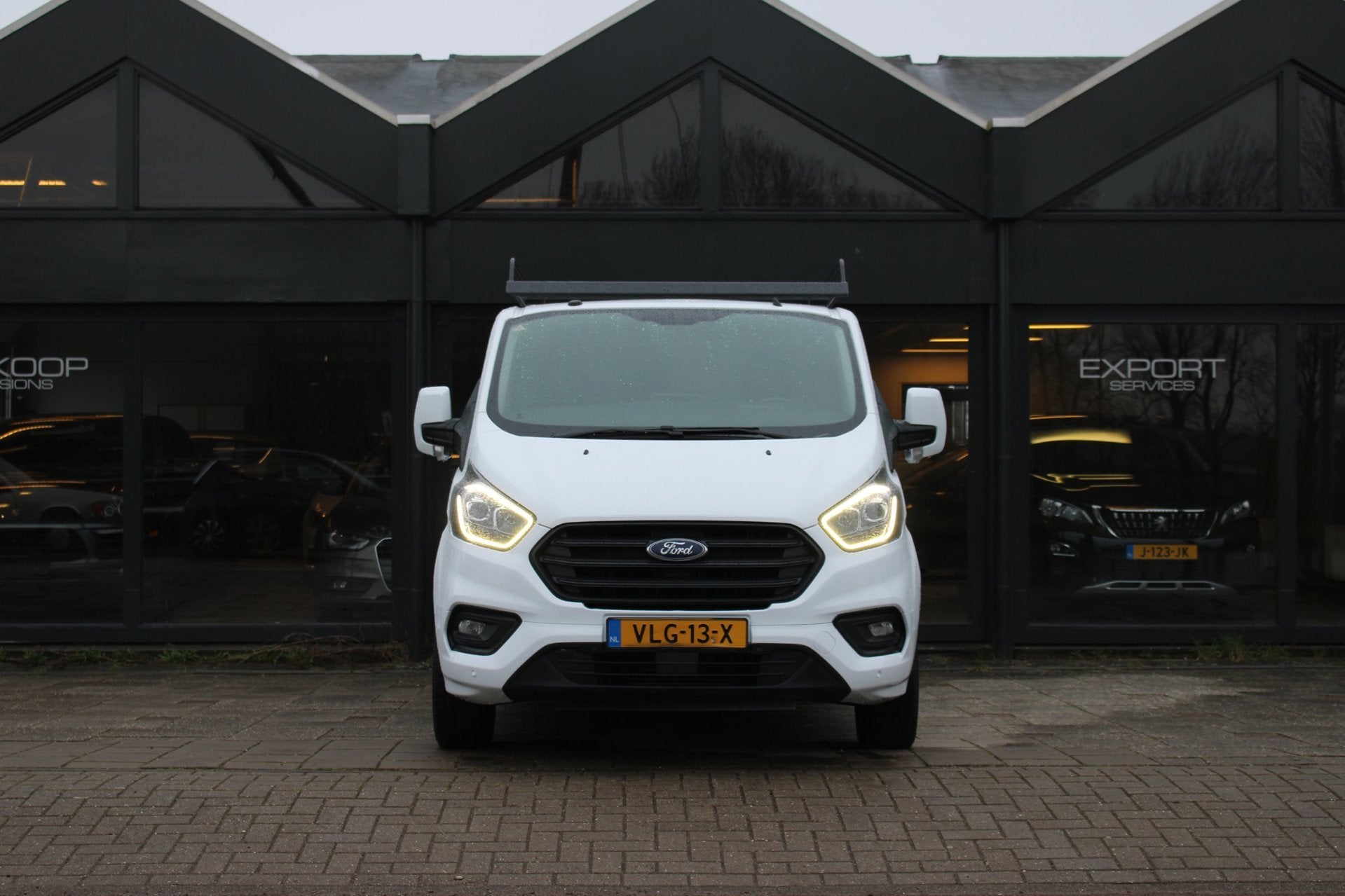 Ford Transit Custom 300 2.0 TDCI L2H1 Limited, 4 cilinders, 14 km/l, Bedrijf, Diesel