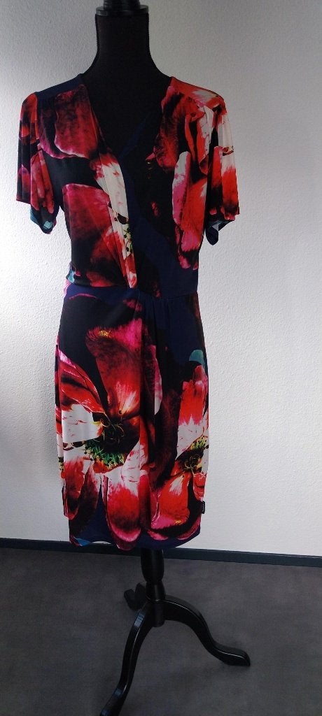 Zomerjurkje Rood maat 38  leuk knoop detail geen wikkel, Kleding | Dames, Jurken, Zo goed als nieuw, Boven de knie, Rood, Ophalen