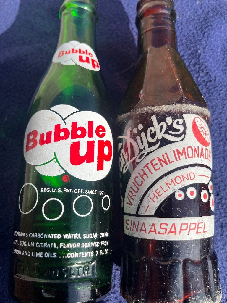 oude limonade flesjes o.a. Helmond, Verzamelen, Ophalen of Verzenden, Gebruikt, Verpakking