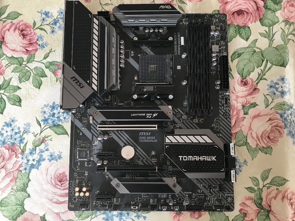 MSI MAG B550 TOMAHAWK Moederbord, Computers en Software, Moederborden, DDR4, AM4, Ophalen of Verzenden, Zo goed als nieuw