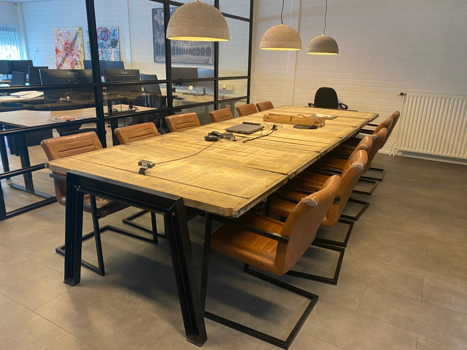 Grote spreekkamer tafel modern industrieel 4m x 1.4m, Huis en Inrichting, Tafels | Eettafels, Ophalen, Gebruikt, 100 tot 150 cm