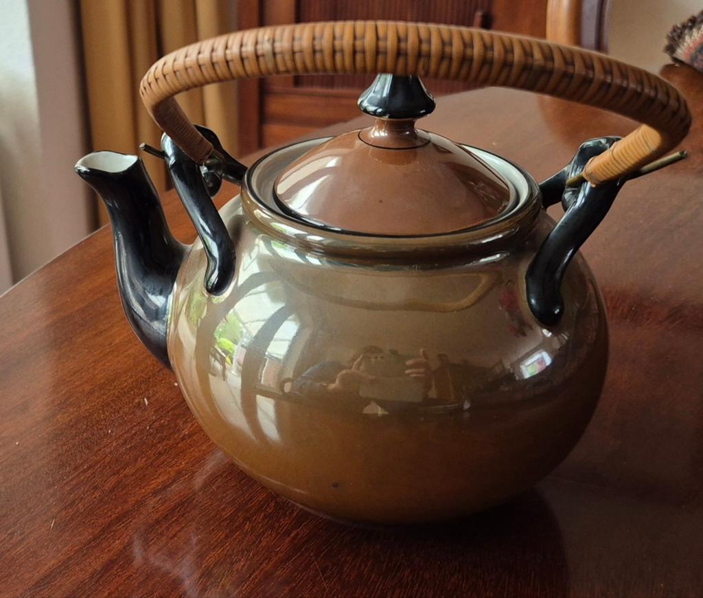 Vintage theepot met rieten handvat - Bruin keramiek, Ophalen of Verzenden