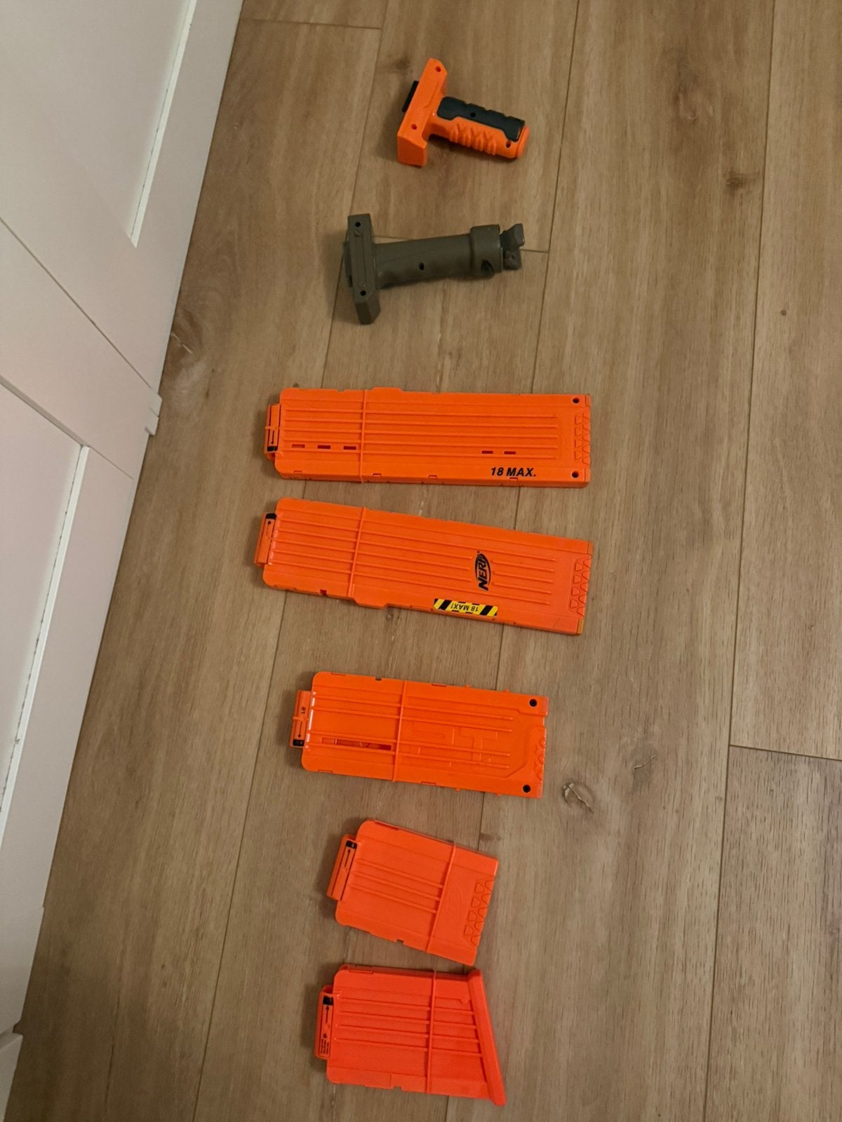 Nerf accessoires pakket – 5 magazijnen + 2 grips, Ophalen, Zo goed als nieuw, Elektrisch, Overige merken
