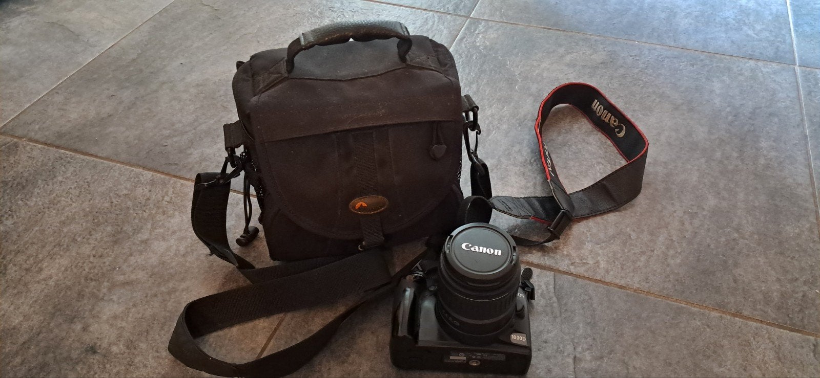 Canon EOS 1000D Spiegelreflexcamera met 18-55mm lens, Gebruikt, Spiegelreflex, Canon, Ophalen