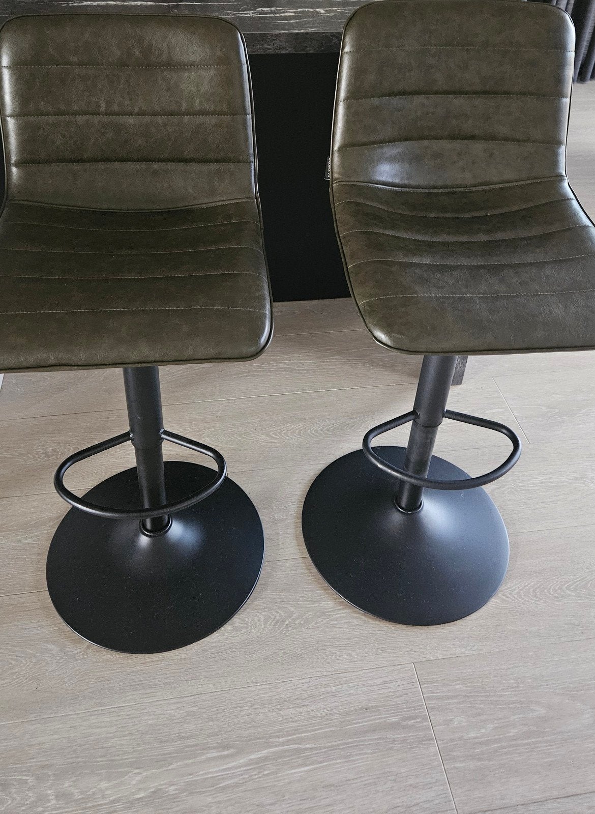 Moderne barkrukken - set van 2, Huis en Inrichting, Ophalen, Zo goed als nieuw, 90 cm of meer, 2 krukken