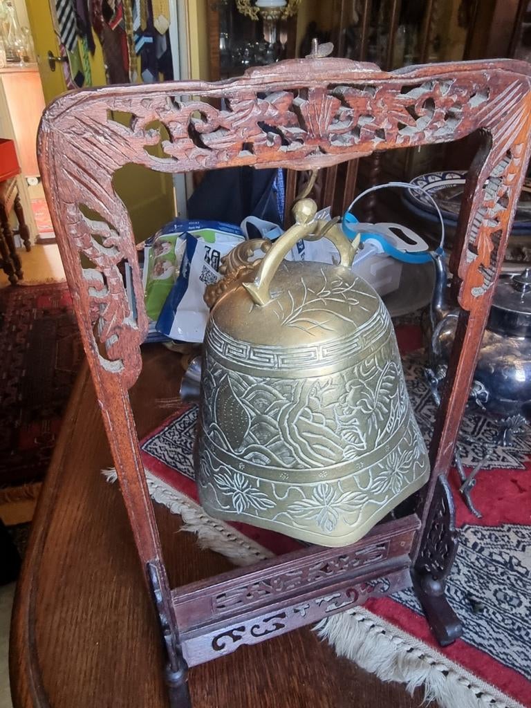 Antieke Aziatische Bronzen Tempelbel met Houten Standaard, Antiek en Kunst, Ophalen of Verzenden