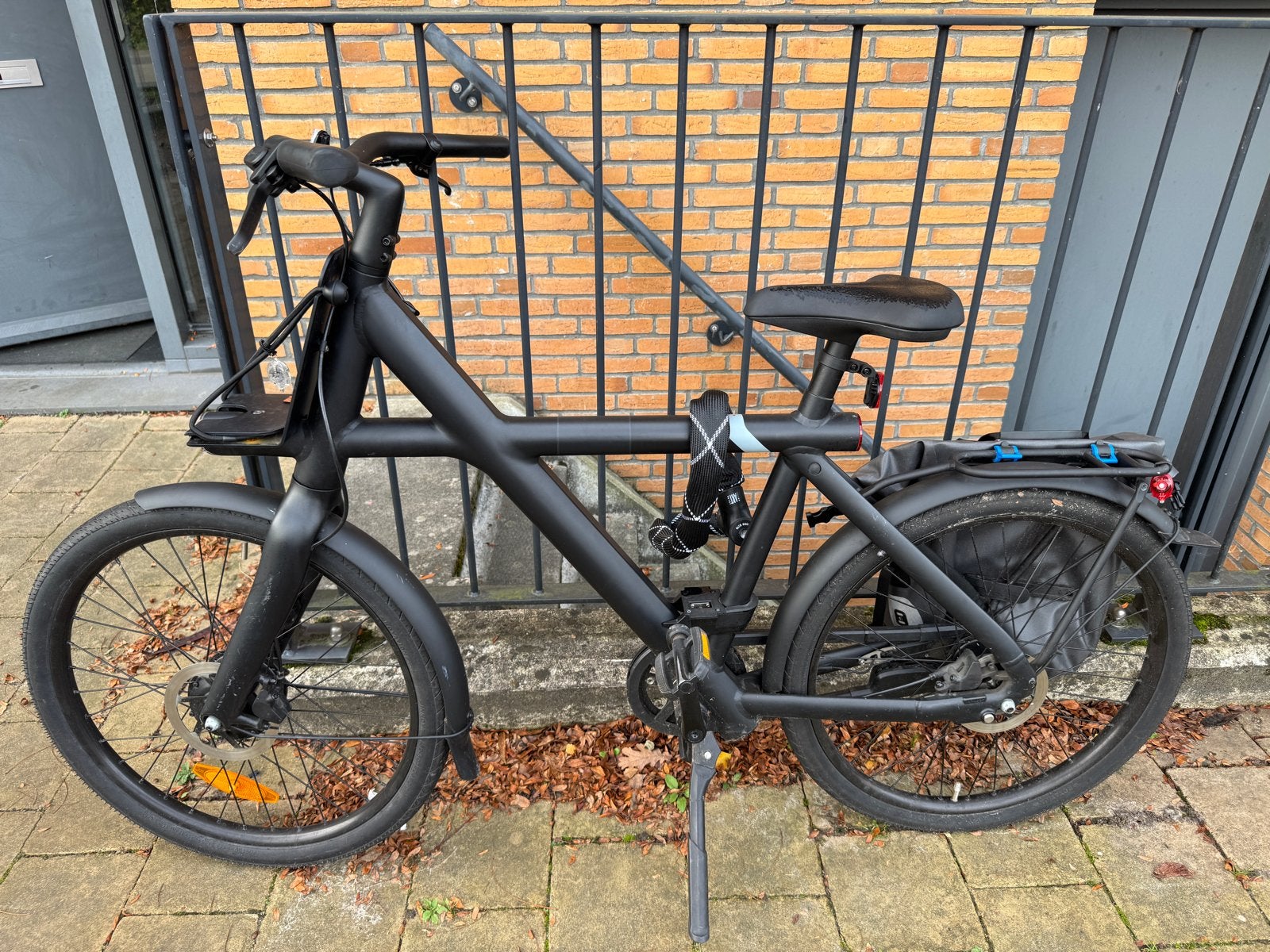 Zwarte VanMoof X3 met schijfremmen en voordrager, Gebruikt, Versnellingen, 57 tot 61 cm, Schijfrem