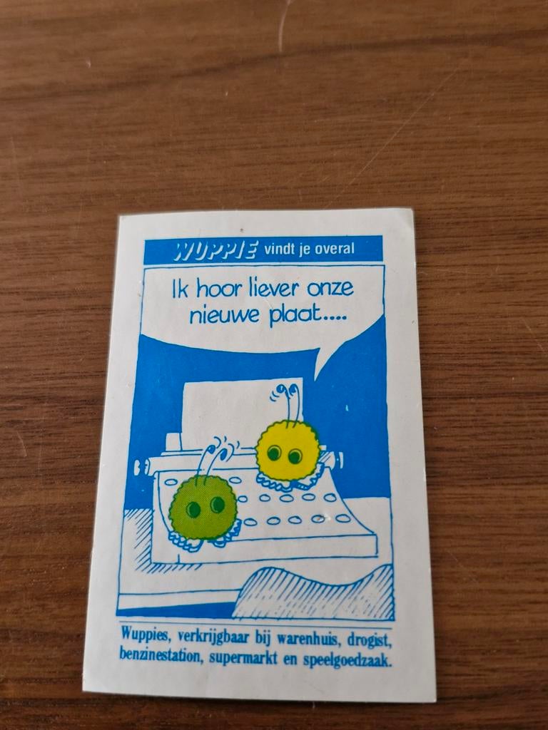 6823 Wuppie sticker "Ik hoor liever onze nieuwe plaat....", Ophalen of Verzenden