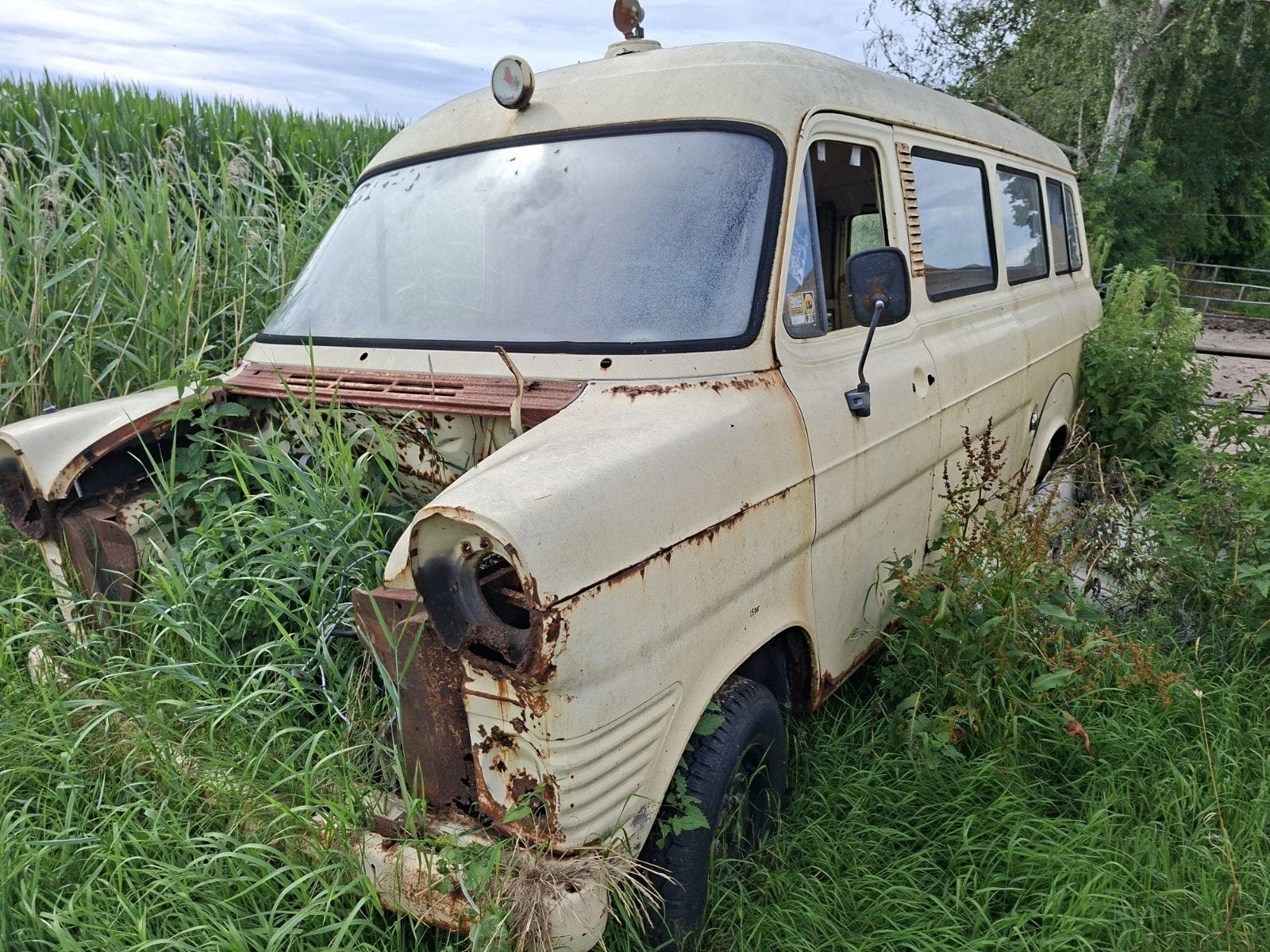 Ford 82 E2V 1977 Beige onderdelen/restauratie project, Auto's, Te koop, MPV, 1760 kg, Beige