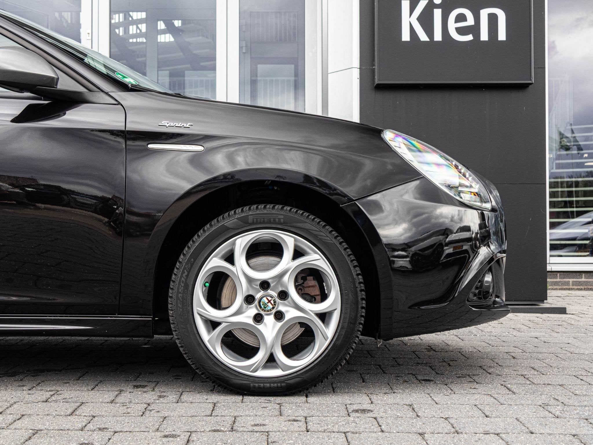 Alfa Romeo Giulietta 1.4 T Sprint | Navi | PDC | 4 season ba, Auto's, Euro 6, 4 cilinders, Zwart, Origineel Nederlands