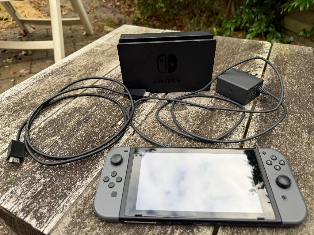 Nintendo Switch met pro controller en reistas, Spelcomputers en Games, Spelcomputers | Nintendo Switch, Ophalen, Gebruikt, Met 1 controller