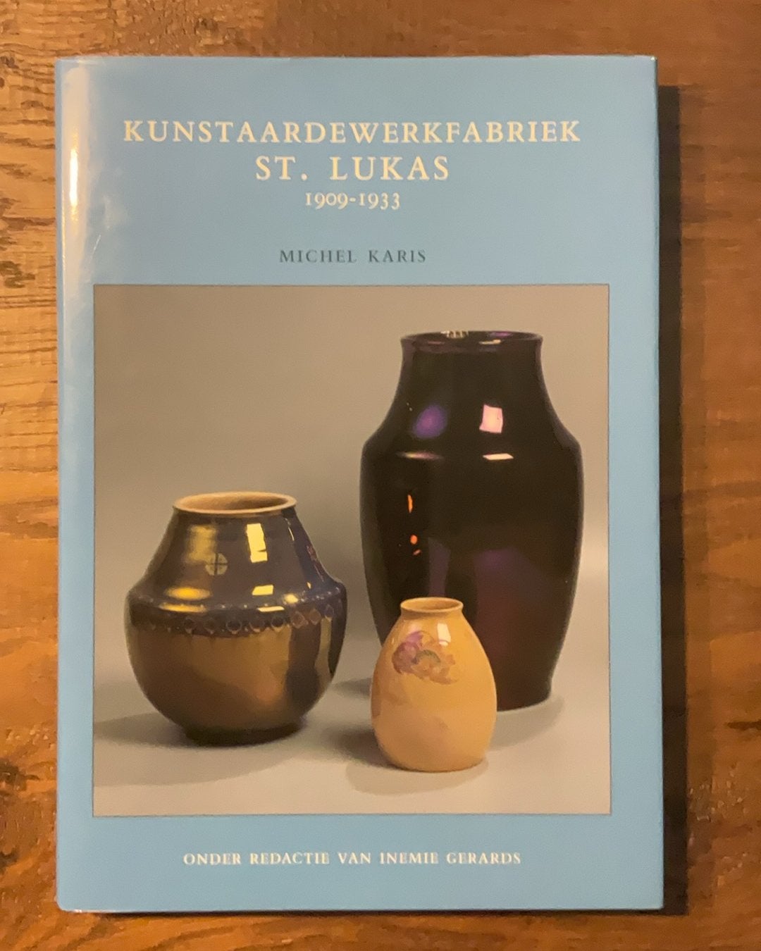 M. Karis - Kunstaardewerkfabriek St. Lukas, Ophalen of Verzenden, Zo goed als nieuw, Overige onderwerpen, M. Karis