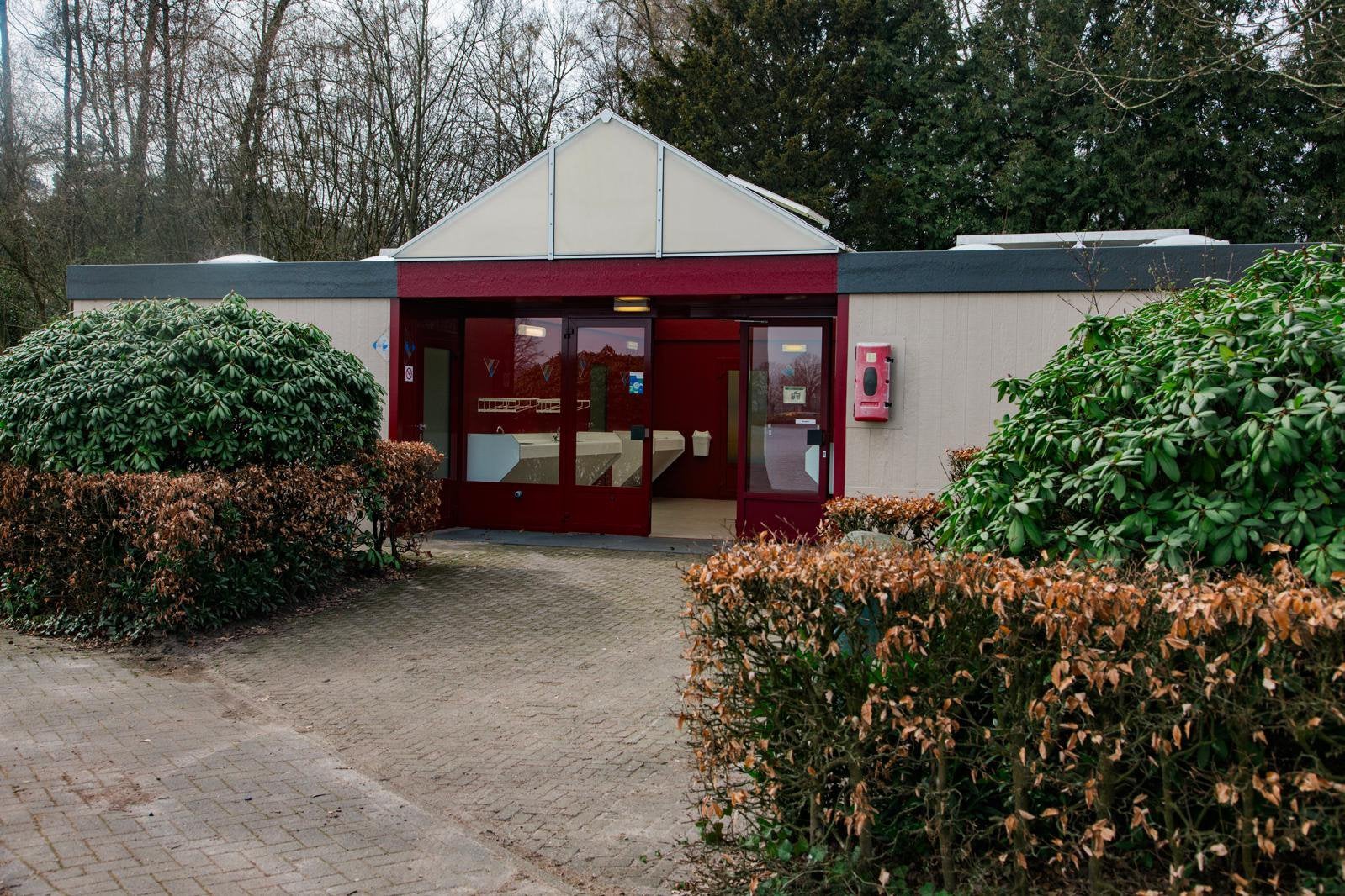 Sanitairgebouw camping, Doe-het-zelf en Verbouw, Sanitair, Ophalen