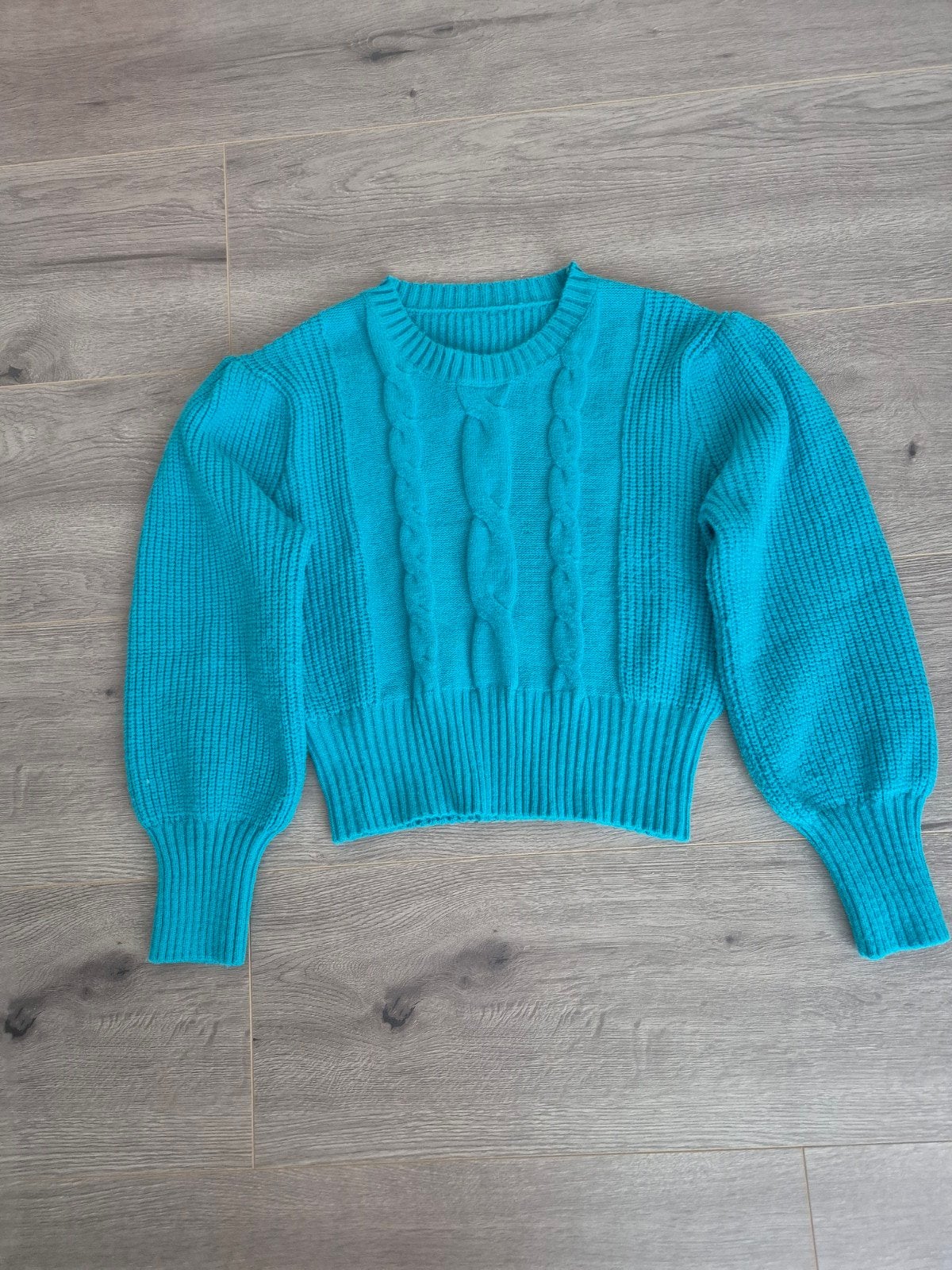 Opvallende Felblauwe / Turquoise Gebreide Kabeltrui, Kleding | Dames, Truien en Vesten, Maat 38/40 (M), Blauw, Ophalen of Verzenden