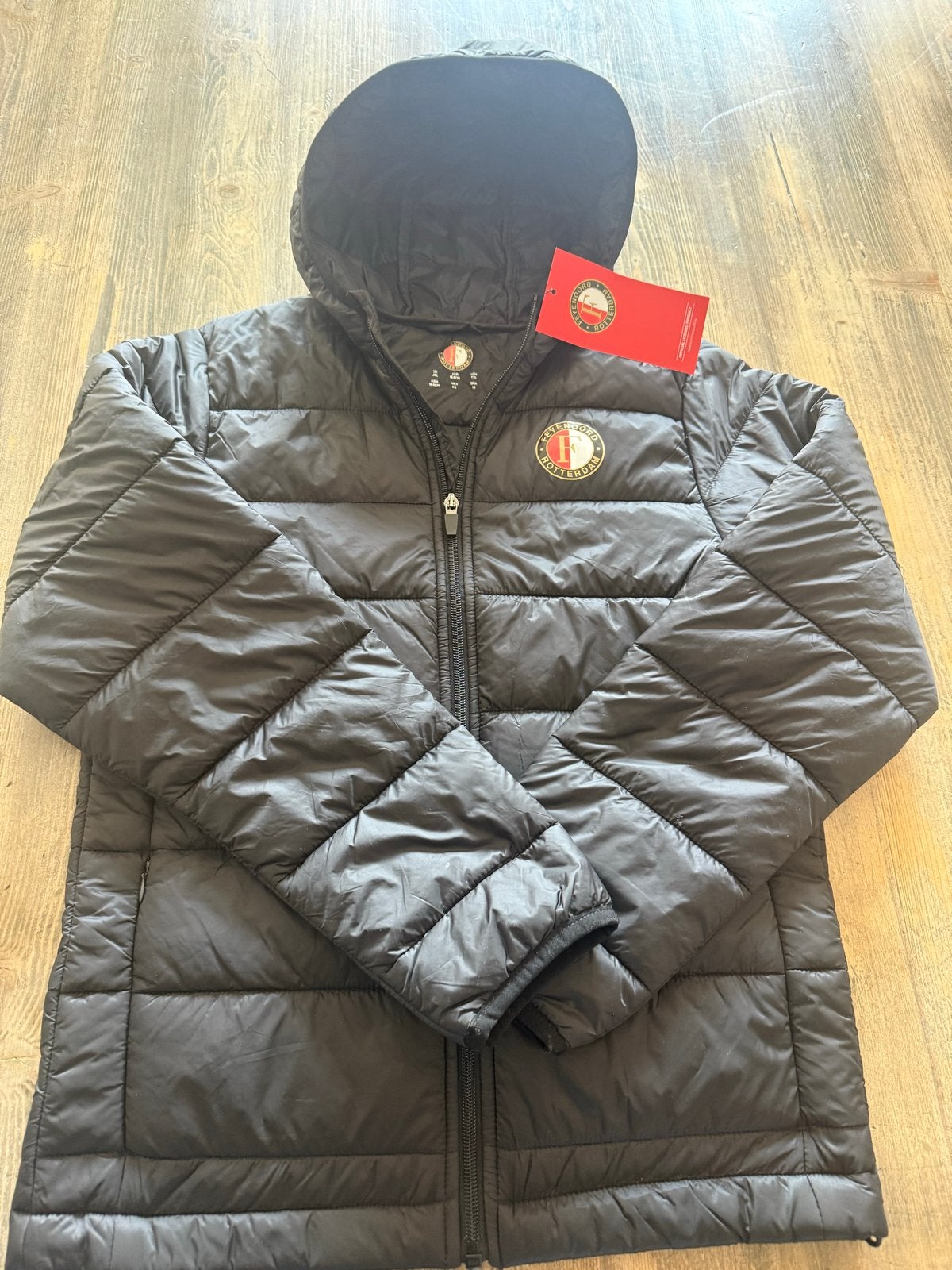 Feijenoord Core Puffer Jacket kids 164 cm- Nieuw met labels, Ophalen of Verzenden, Nieuw, Overige maten, Zwart