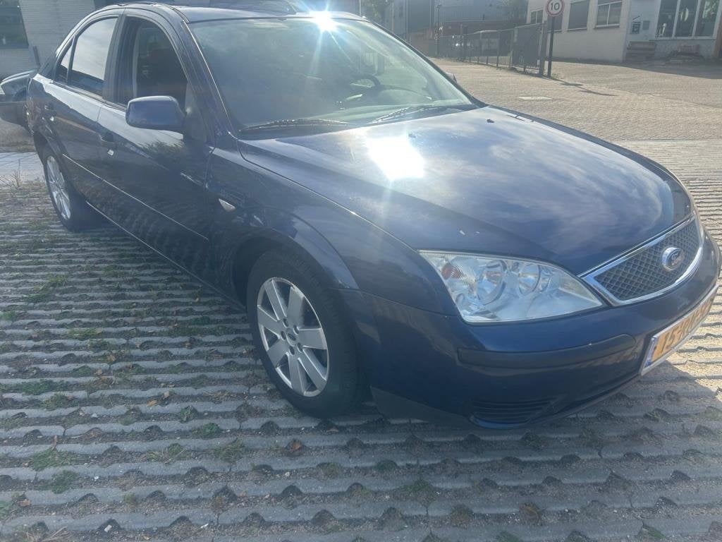 Ford Mondeo 1.8-16V Ambiente Bj.2005 Kmst.293891 met APK tot, Auto's, Ford, Stof, Gebruikt, Metallic lak, 4 cilinders