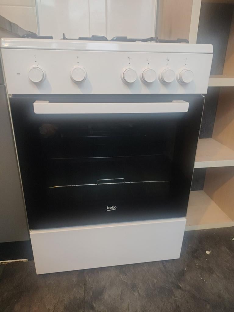 Tekoop  gasfornuis, Witgoed en Apparatuur, Ophalen, 4 kookzones, Gas, Vrijstaand