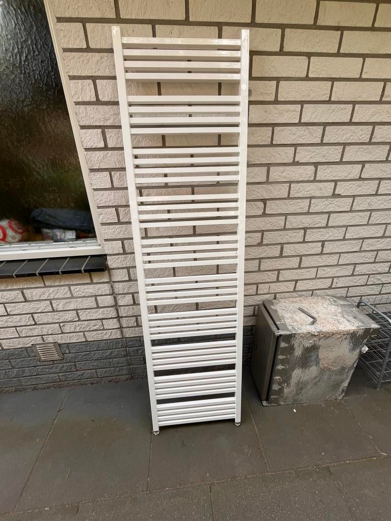 badkamer radiator met thermosataat. Vierkante spijlen. 1110w, Ophalen, Radiator, Minder dan 60 cm, Zo goed als nieuw