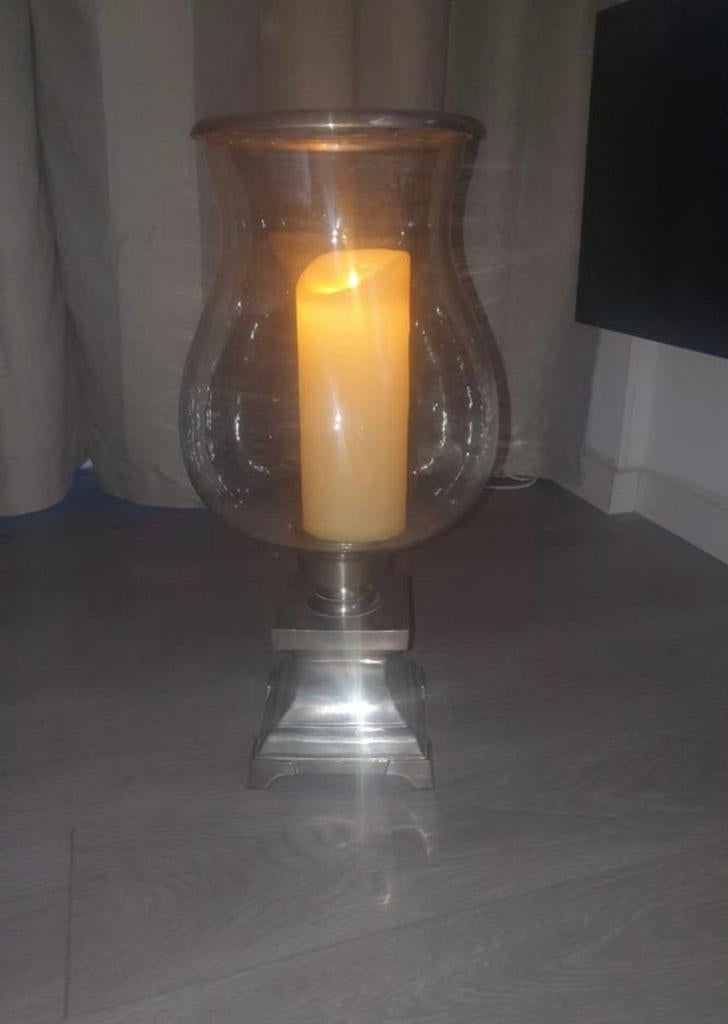 Elegant windlicht met zilverkleurige voet, 58 cm hoog, Ophalen, Overige kleuren, 50 tot 75 cm, Zo goed als nieuw