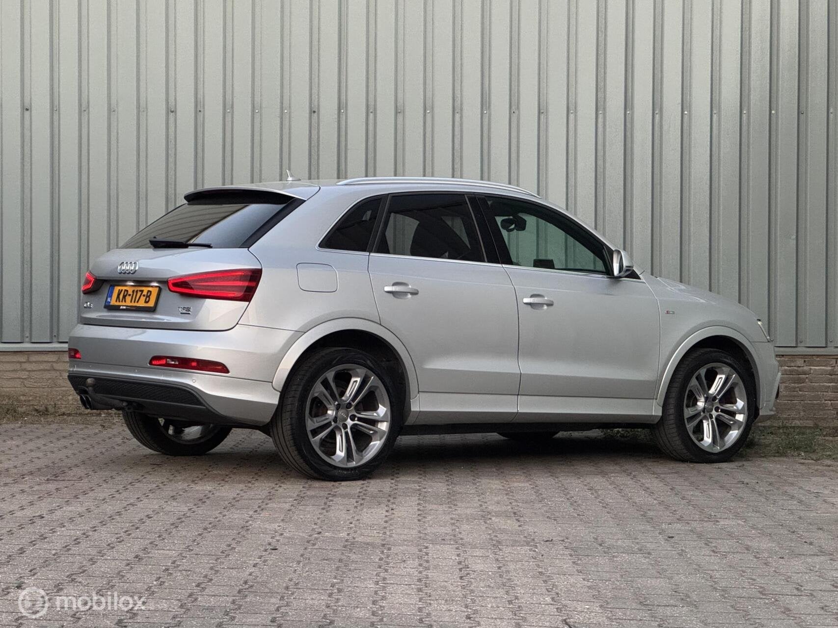 Audi Q3 2.0 TFSI quattro Pro | S Line | PDC | Trekhaak, Euro 5, Automatische klimaatregeling, Zwart, 4 cilinders