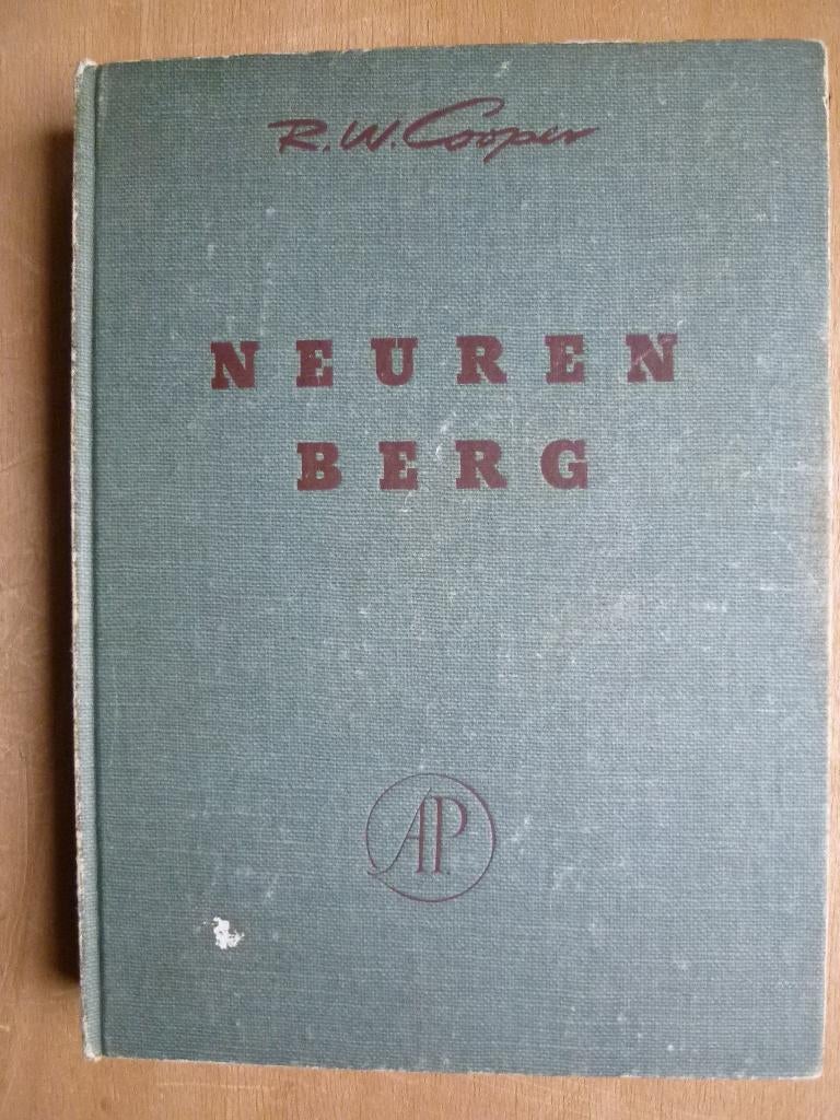 Boekje over het Neurenberg proces uit 1949, Boeken, Ophalen of Verzenden, Algemeen, Tweede Wereldoorlog, Gelezen