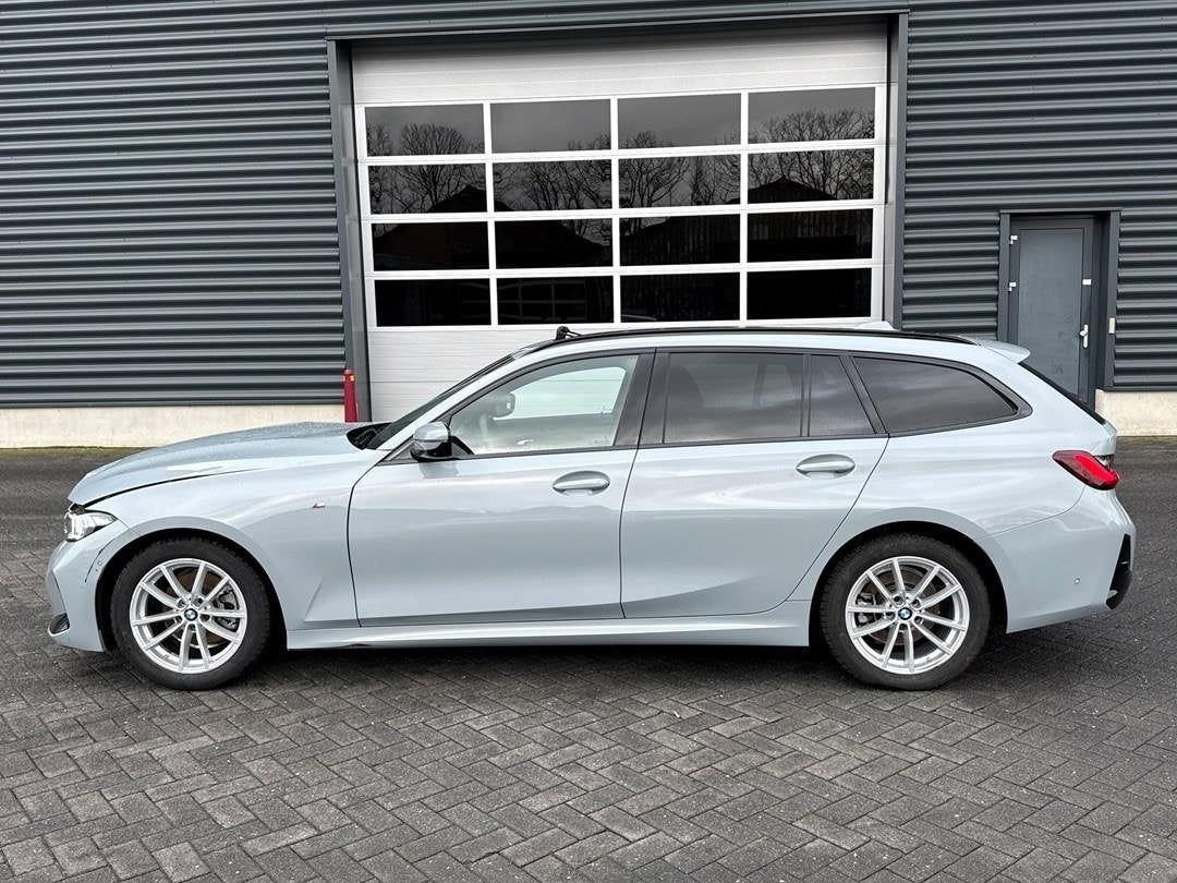 BMW 3-serie 320d, M-pakket, head up, panoramadak, 360 camera, Auto's, Automaat, Dealer onderhouden, Achterwielaandrijving, Zwart