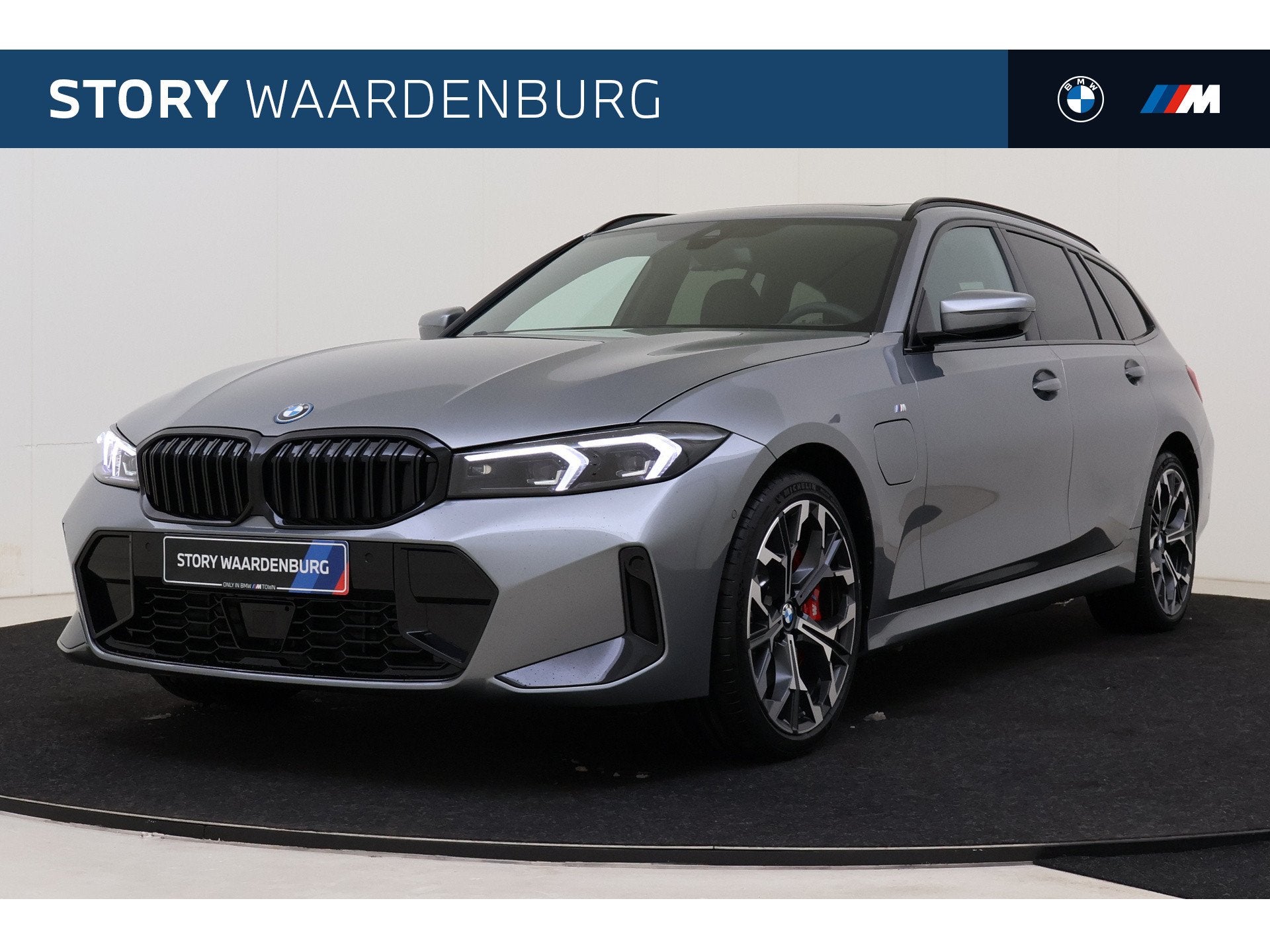 BMW 3 Serie Touring 330e M Sport Automaat / Trekhaak / Achte