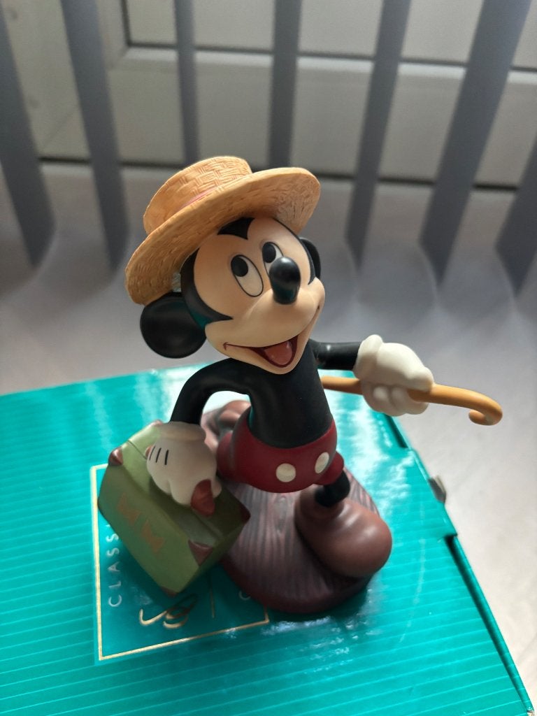WDCC Mickey Mouse Traveler’s Tail, Verzamelen, Ophalen of Verzenden, Mickey Mouse, Zo goed als nieuw, Beeldje of Figuurtje