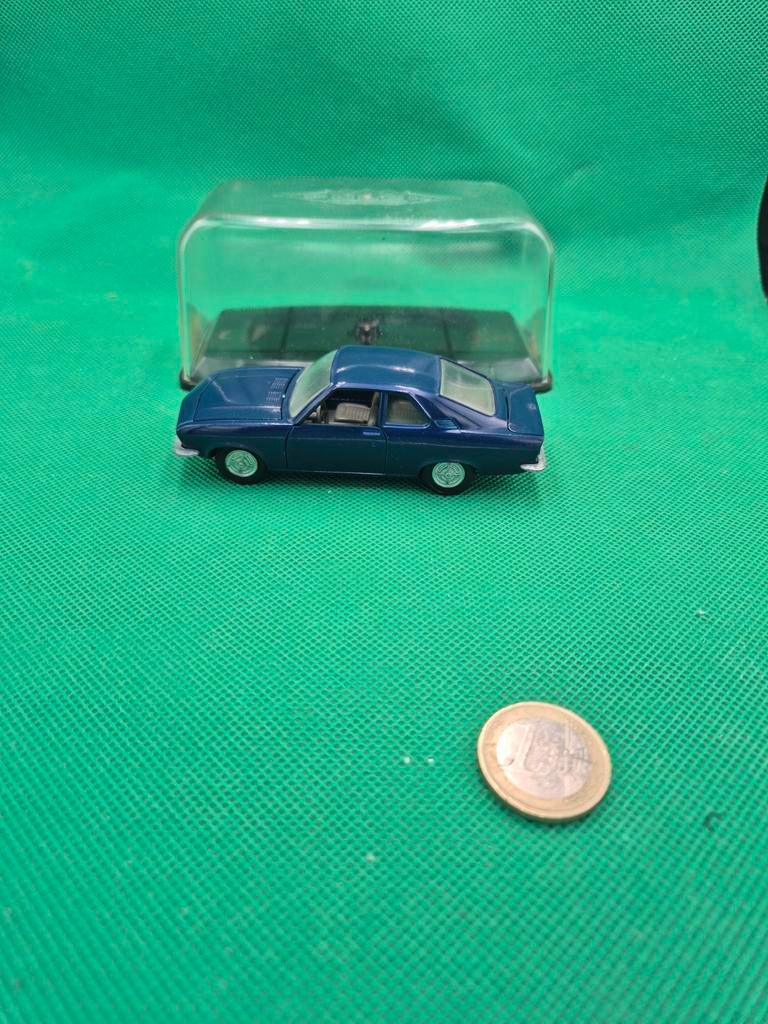 110 opel manta 1/43 ahc pillen, Hobby en Vrije tijd, Modelauto's | 1:43, Ophalen of Verzenden, Zo goed als nieuw, Auto