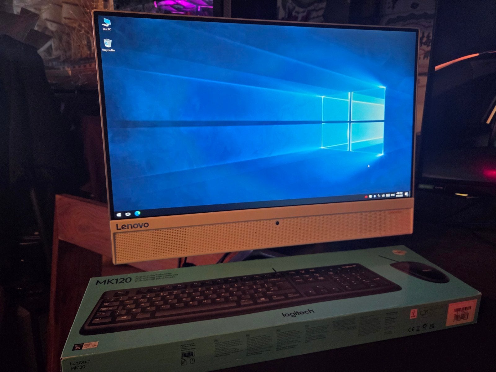 Lenovo Ideacentre 22inch alles in een touch screen computer, Computers en Software, Desktop Pc's, Zo goed als nieuw, SSD, Ophalen of Verzenden