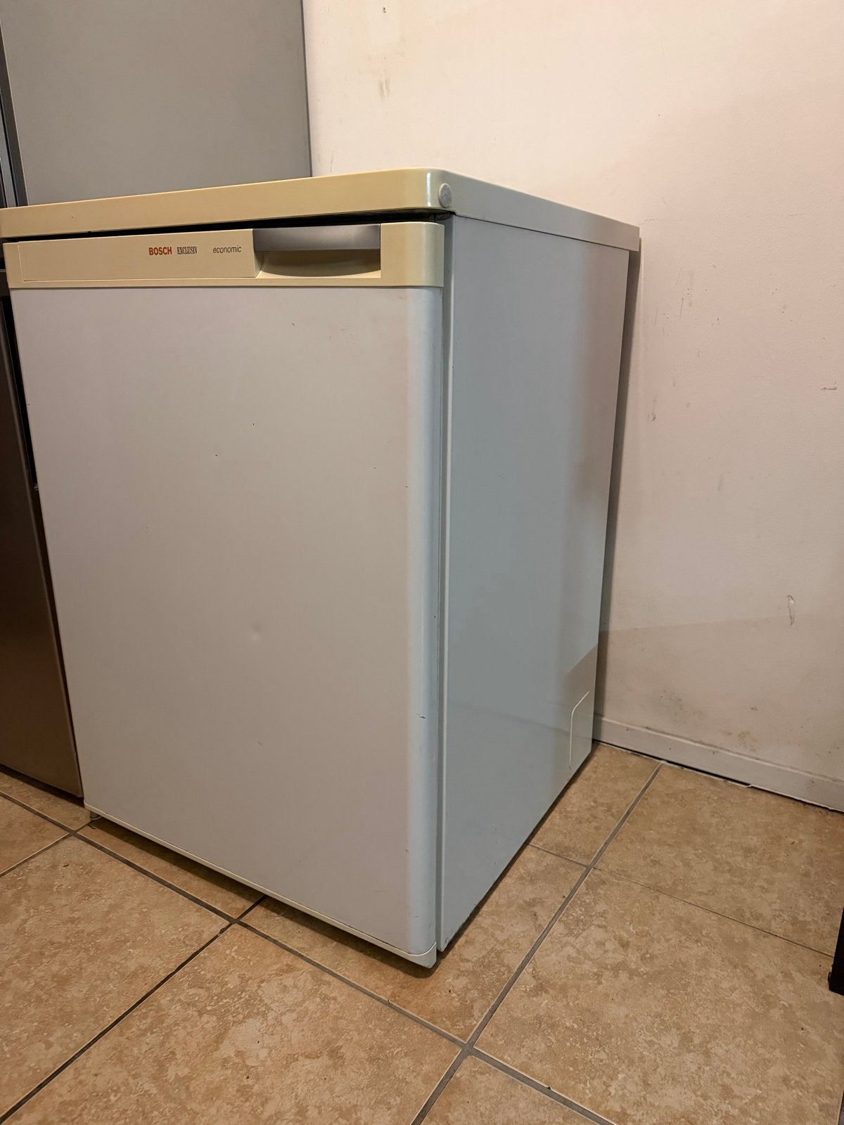 Bosch Exxcel Economic Koelkast - Compact en Efficiënt, Ophalen, Minder dan 85 cm, Minder dan 75 liter, 45 tot 60 cm