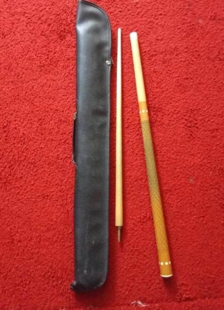 Te koop Poolkeu met hoes - Doe een goed bod!, Ophalen, Gebruikt, Keu of Ballen