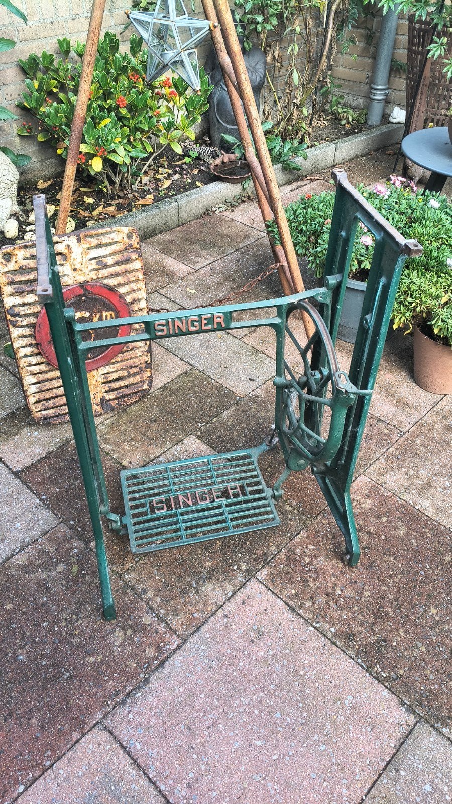 Oud onderstel van een Singer naaimachine, Ophalen, Gebruikt, Naaimachine, Singer