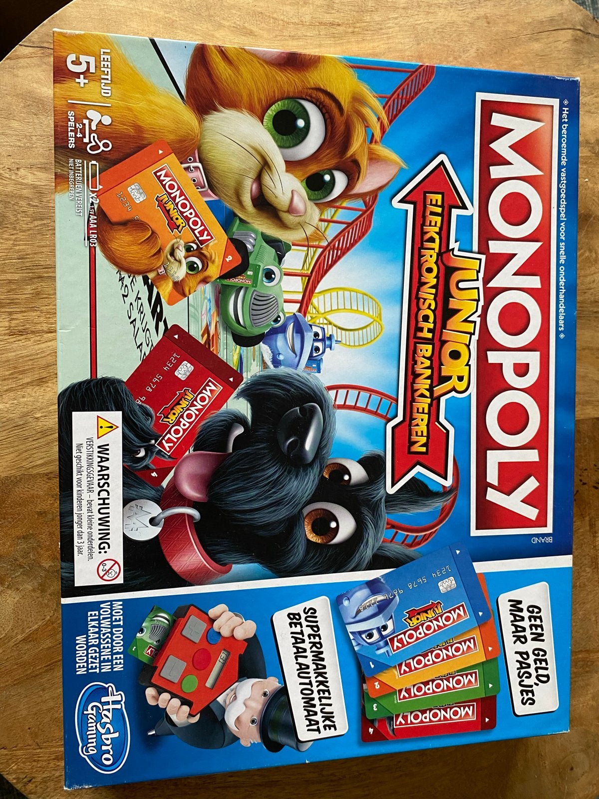 Monopoly Junior Elektronisch Bankieren - Zo goed als nieuw, Hobby en Vrije tijd, Drie of vier spelers, Ophalen of Verzenden, Zo goed als nieuw