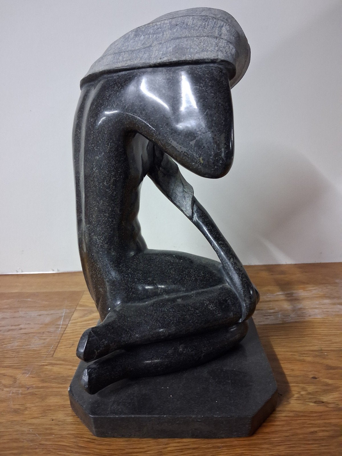 Prachtig stenen beeld van een knielende vrouw, Antiek en Kunst, Ophalen, Beeld, Vrouw, 20 - 50 cm