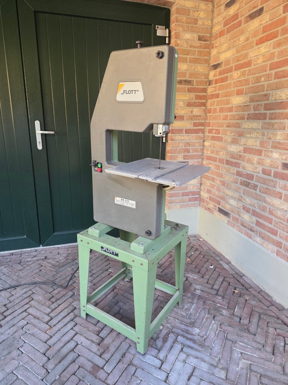 Flott BS310 Lintzaagmachine 400V, Ophalen, Gebruikt, 70 mm of meer, Lintzaag