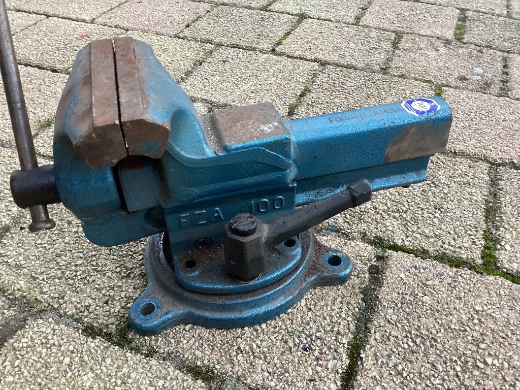 bankschroef op draaiplateau,  100 mm bekbreedte, Ophalen of Verzenden, Bankschroef