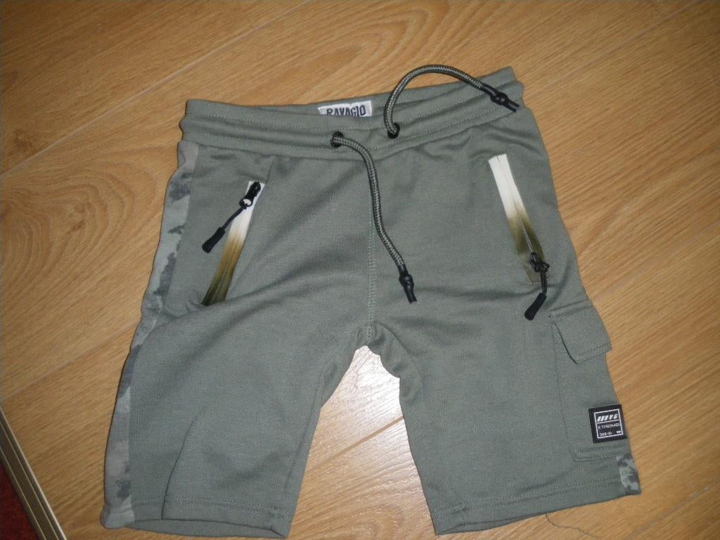 korte broek, Ophalen of Verzenden, Zo goed als nieuw, Jongen, Broek