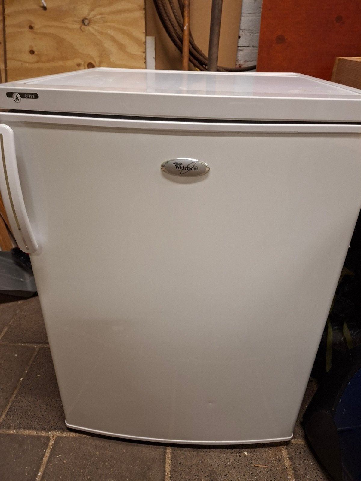 Whirlpool Koelkast - Energieklasse A, 100 tot 150 liter, Energieklasse A of zuiniger, 45 tot 60 cm, Ophalen